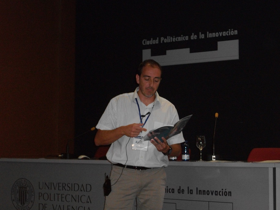 Foto de Sergio Gutiérrez impartiendo el seminario 1