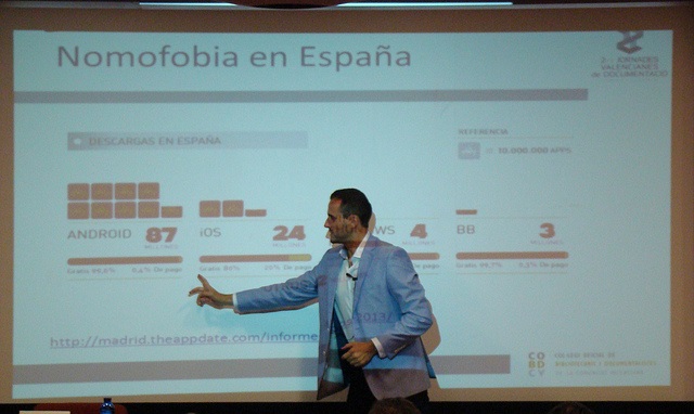 Foto de David Maniega impartiendo el seminario sobre web móvil