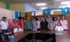 Foto grupal en la Biblioteca Municipal María Luisa Porras-Sagrada Familia (Costa Rica)