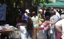 Foto del puesto del COBDCV en Trobades d'Escoles en Valencià (Elx, 2010)