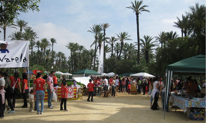 Foto de las Trobades d'Escoles en Valencià en el Palmeral de Alicante (2010)