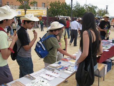Foto Foto del puesto del COBDCV en Trobades d'Escoles en Valencià (Mutxamel, 2010)